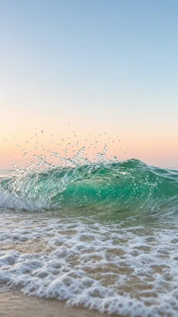 Submerged Micro-Wave Crest Under Pure Open Sky