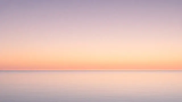 Minimalist Twilight Ocean Horizon with Lavender and Peach Gradient