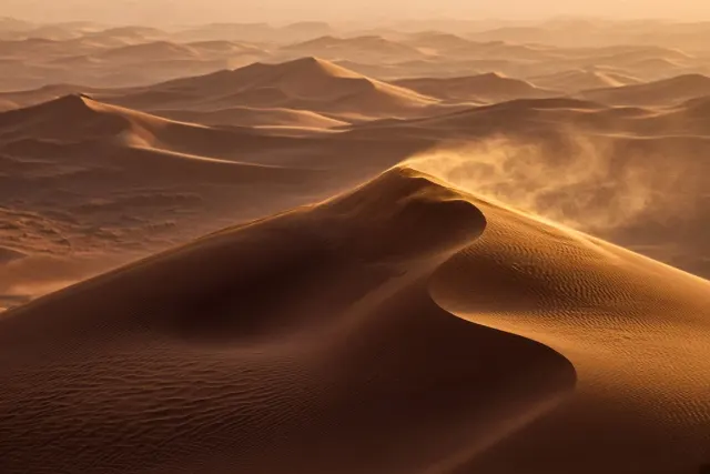 Empty Quarter Crescent Barchan Geometry in Amber Dawn