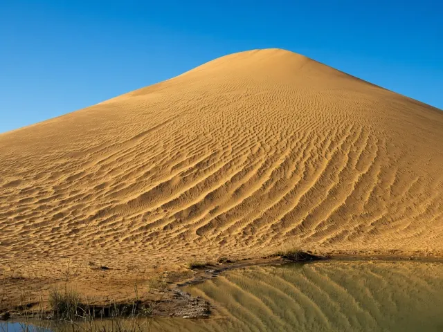Badain Jaran Acoustic Mega-Dune with Geometric Ripple Lattices